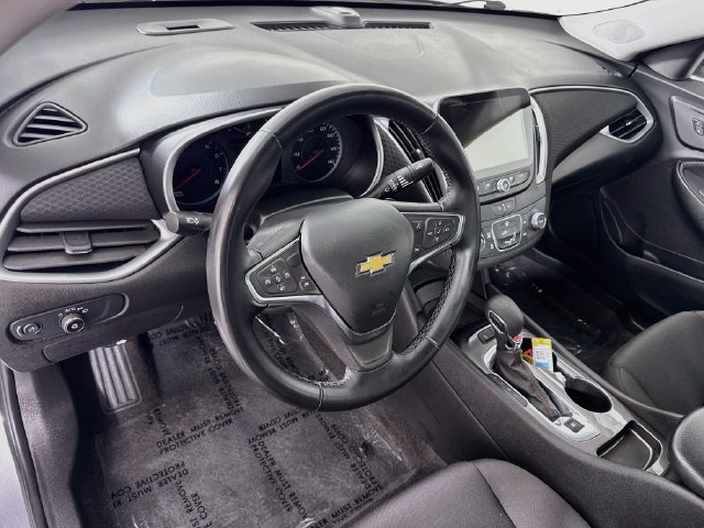 Used 2025 Chevrolet Malibu RS FWD image 9