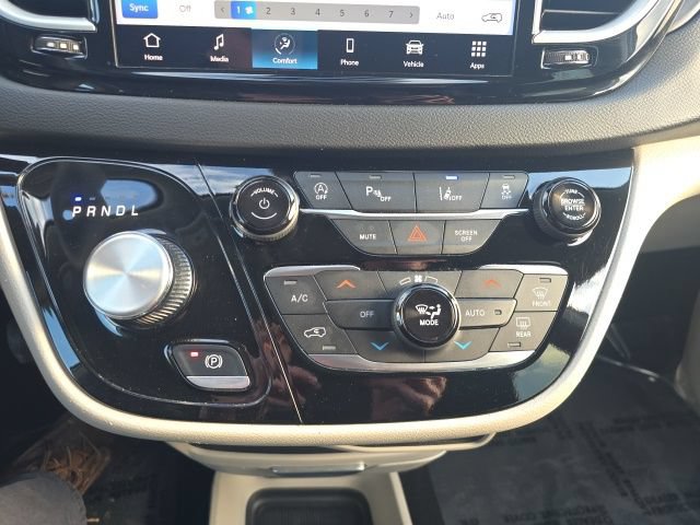 Certified 2024 Chrysler Pacifica Touring-L FWD image 22