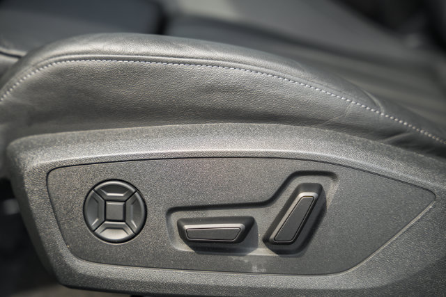 Used 2025 Audi Q6 e-tron Premium Plus w/ Premium Plus AWD/4WD image 36