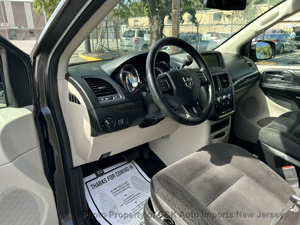 Used 2019 Dodge Grand Caravan SE w/ UConnect Hands-Free Group FWD image 19