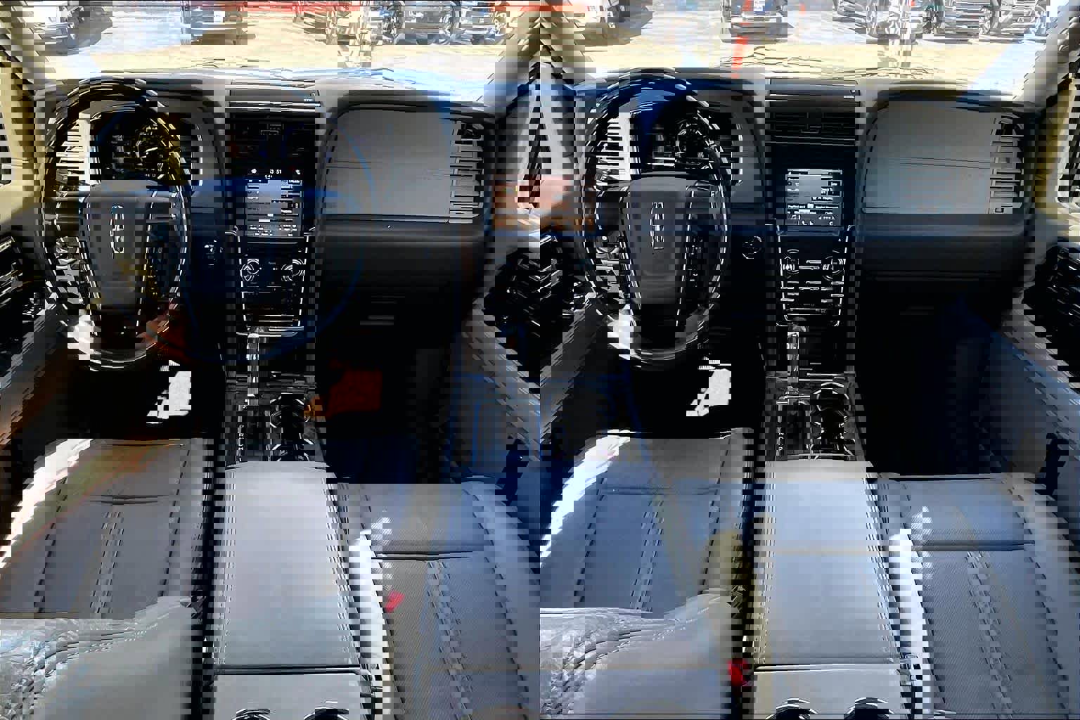 Used 2017 Lincoln Navigator Select image 15