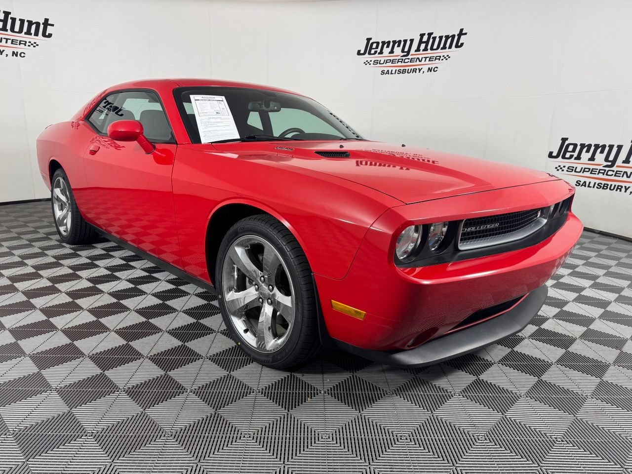 Used 2014 Dodge Challenger R/T RWD image 4
