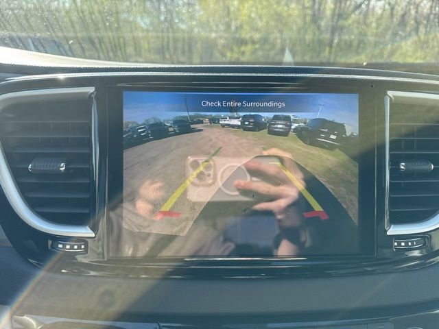 Used 2023 Chrysler Pacifica Touring-L FWD image 19