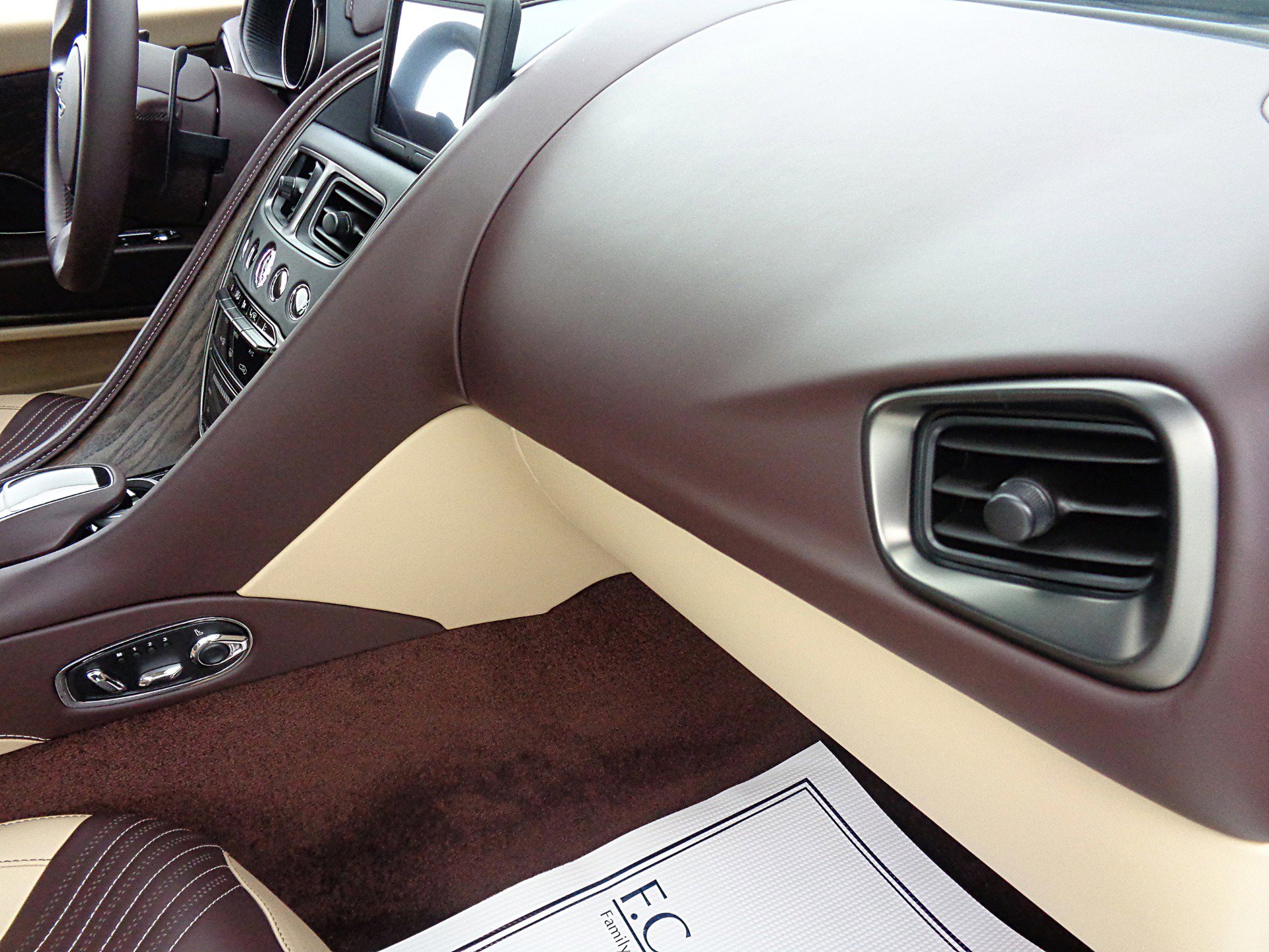 Used 2018 Aston Martin DB11 V12 image 25