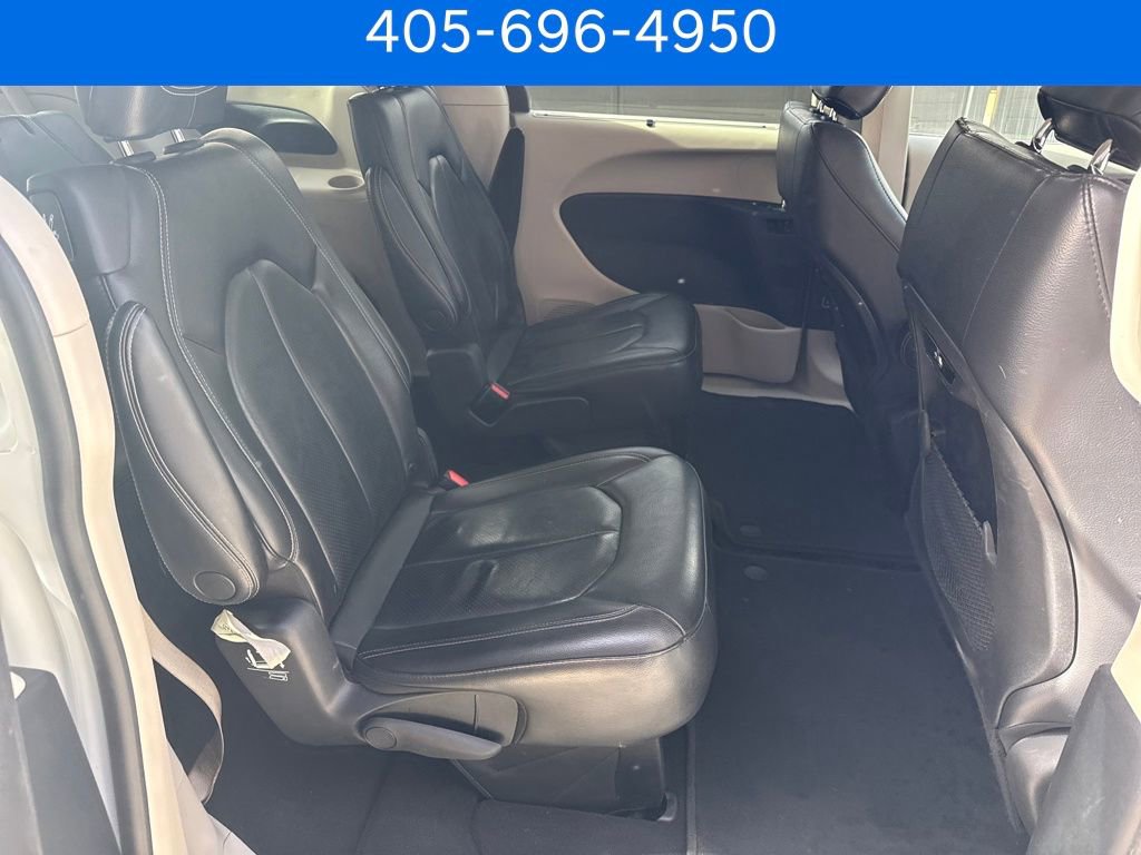 Used 2022 Chrysler Pacifica Touring-L image 15