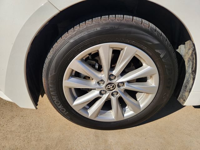 Used 2026 Toyota Corolla LE w/ LE Premium Package FWD image 8