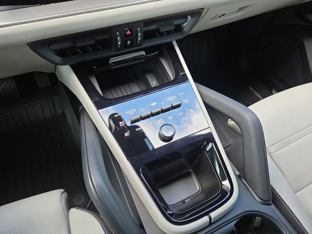 Certified 2025 Porsche Cayenne E-Hybrid Coupe image 14