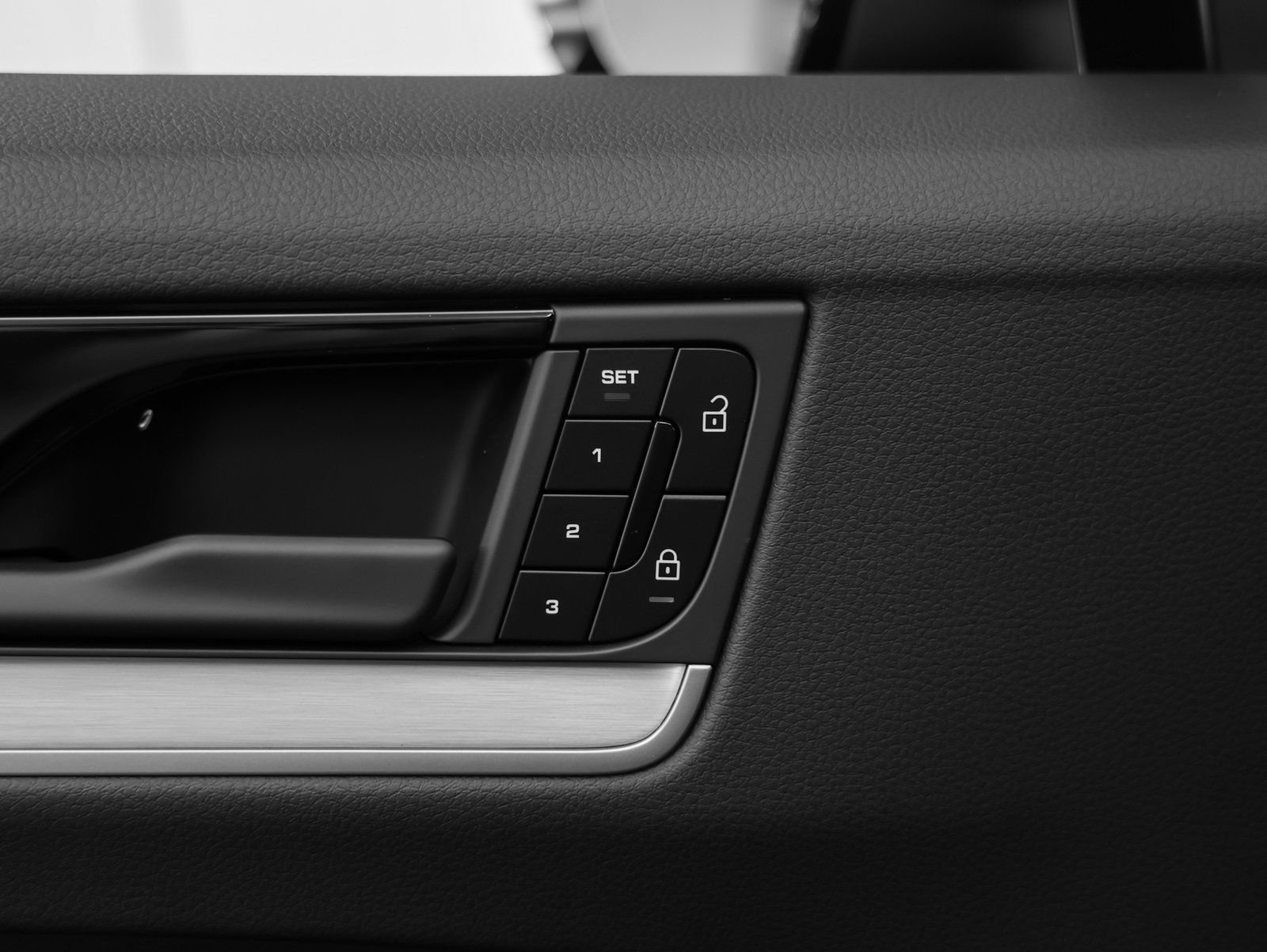 Certified 2025 Porsche Cayenne image 27