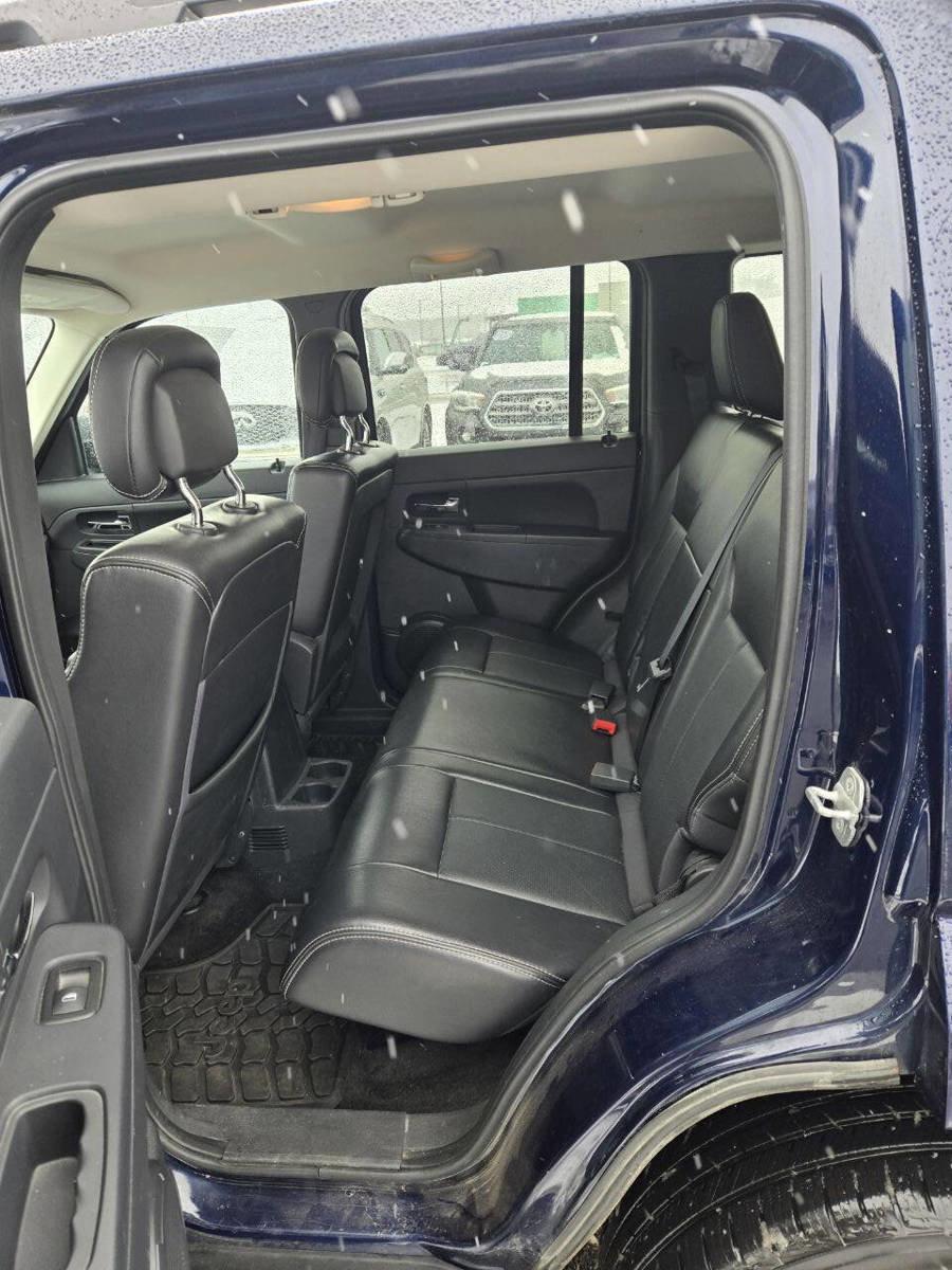 Used 2012 Jeep Liberty Sport image 12