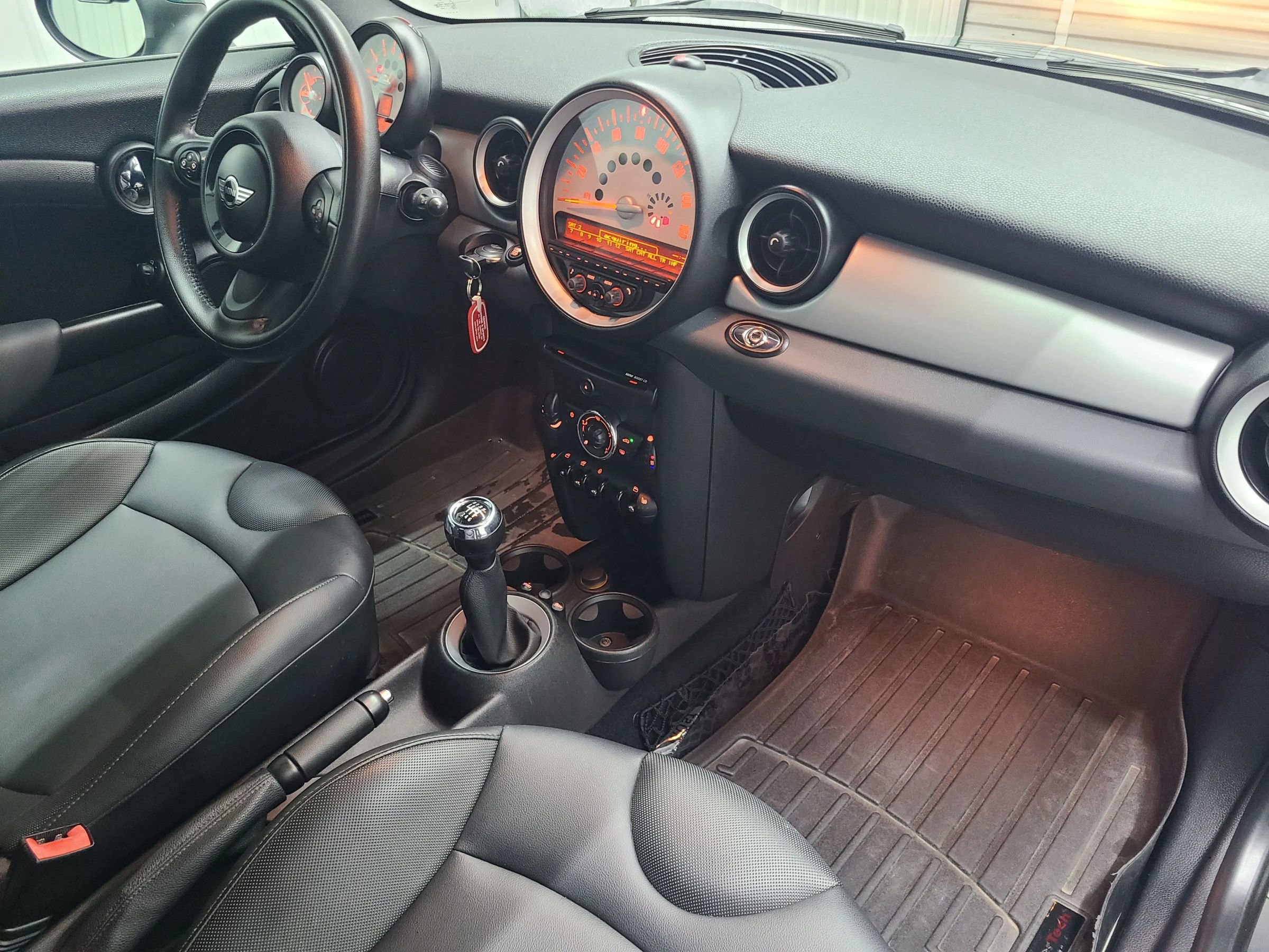 Used 2011 MINI Cooper Convertible image 39