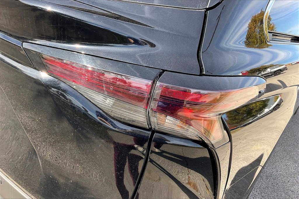 Used 2024 Toyota Sienna XSE image 40