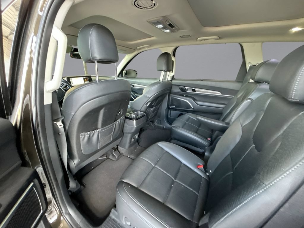 Used 2020 Kia Telluride SX w/ Towing Package FWD image 9
