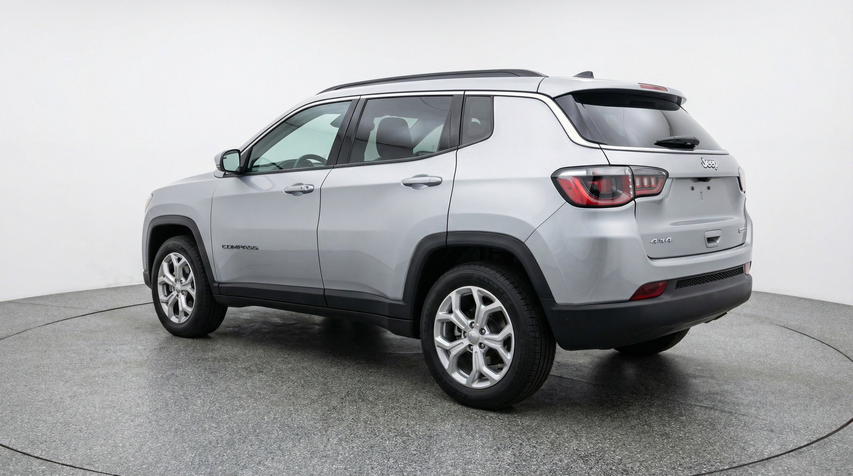 Used 2025 Jeep Compass Latitude image 6