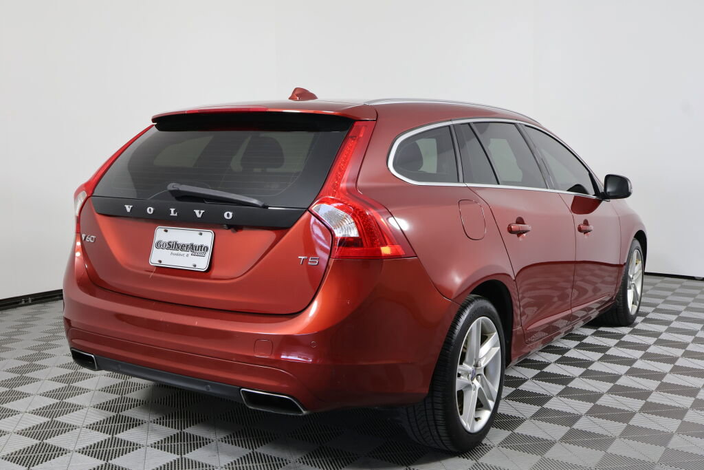 Used 2015 Volvo V60 T5 Premier image 2