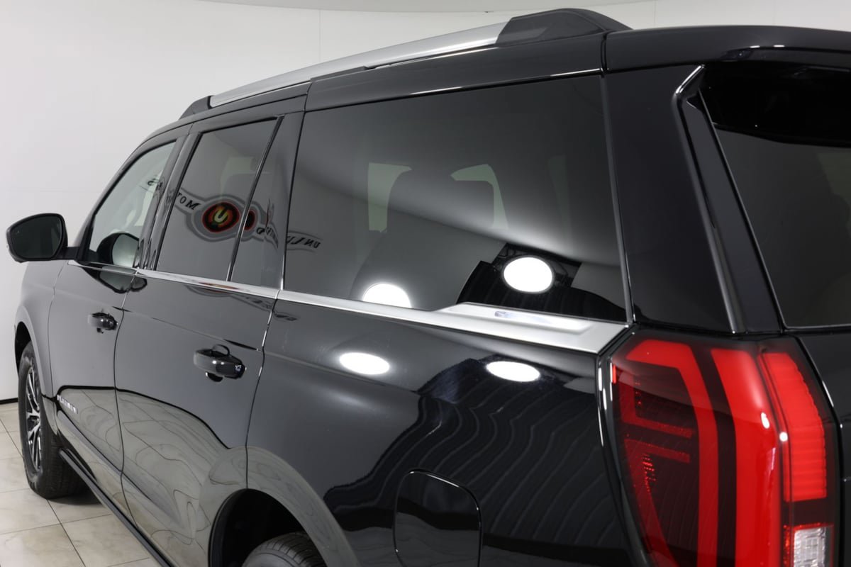 Used 2025 Ford Expedition Platinum AWD/4WD image 53