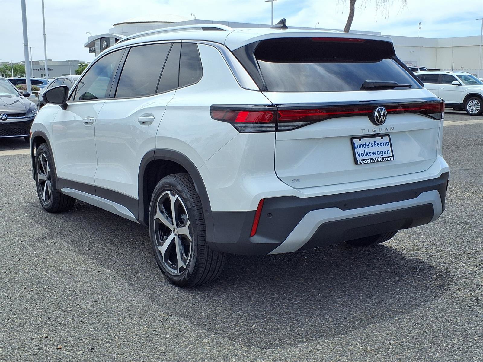 New 2026 Volkswagen Tiguan SE image 3