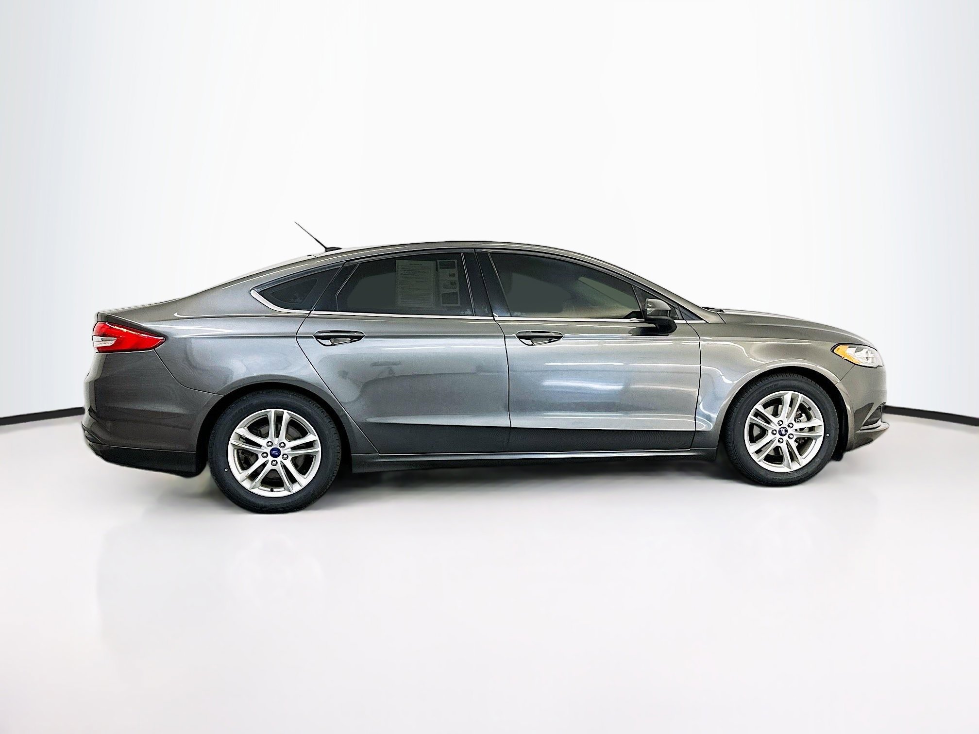 Used 2018 Ford Fusion SE image 10