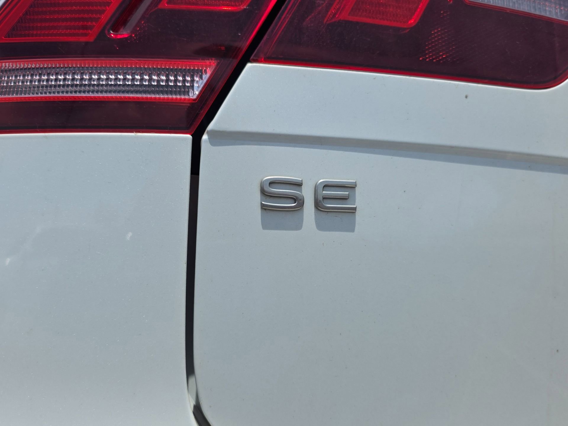 Used 2024 Volkswagen Tiguan SE R-Line w/ MDO Package, Three-Row FWD image 4