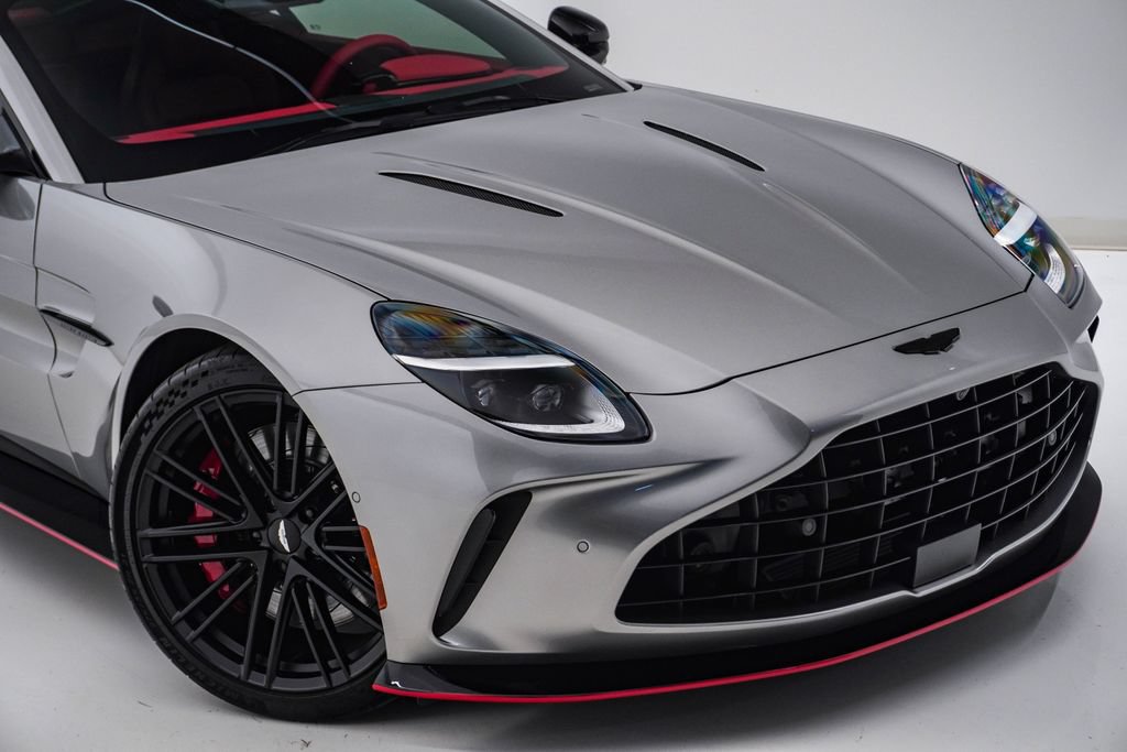 Used 2025 Aston Martin V8 Vantage Coupe RWD image 4