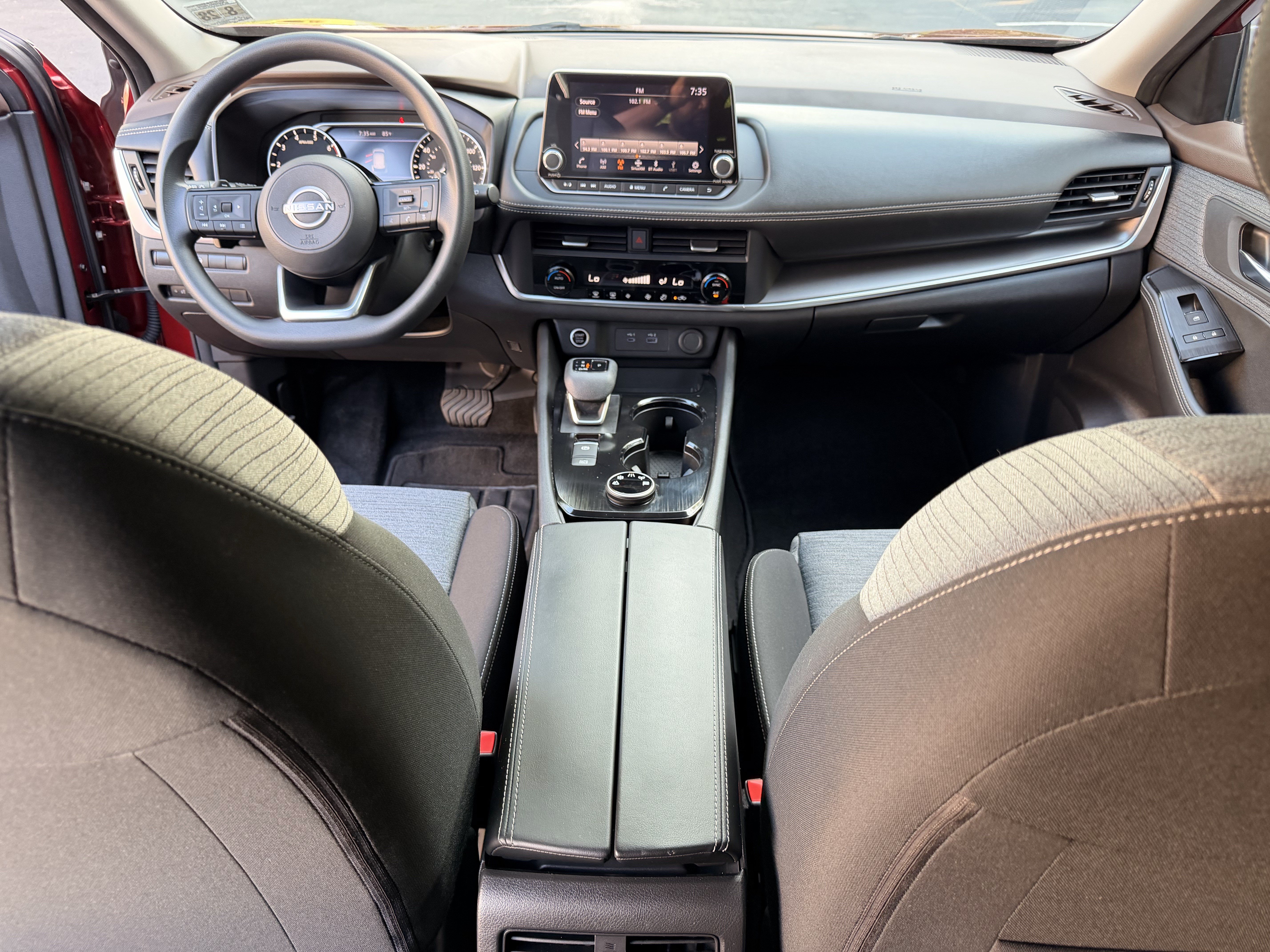 Used 2023 Nissan Rogue SV AWD/4WD image 17