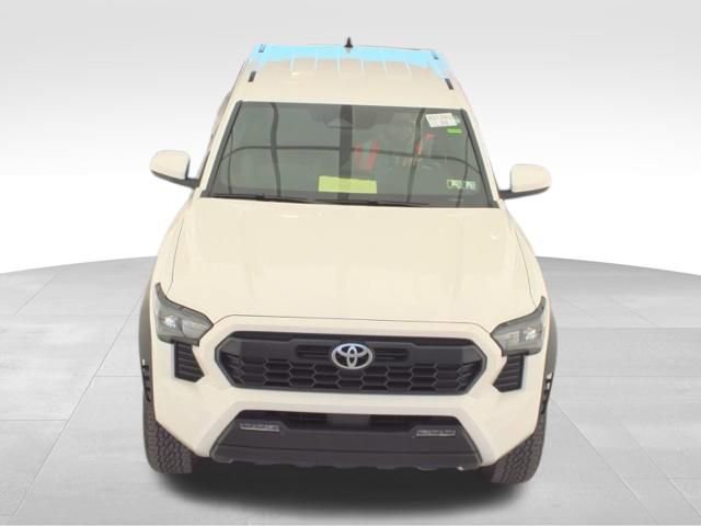 Used 2025 Toyota Tacoma TRD Off-Road image 3