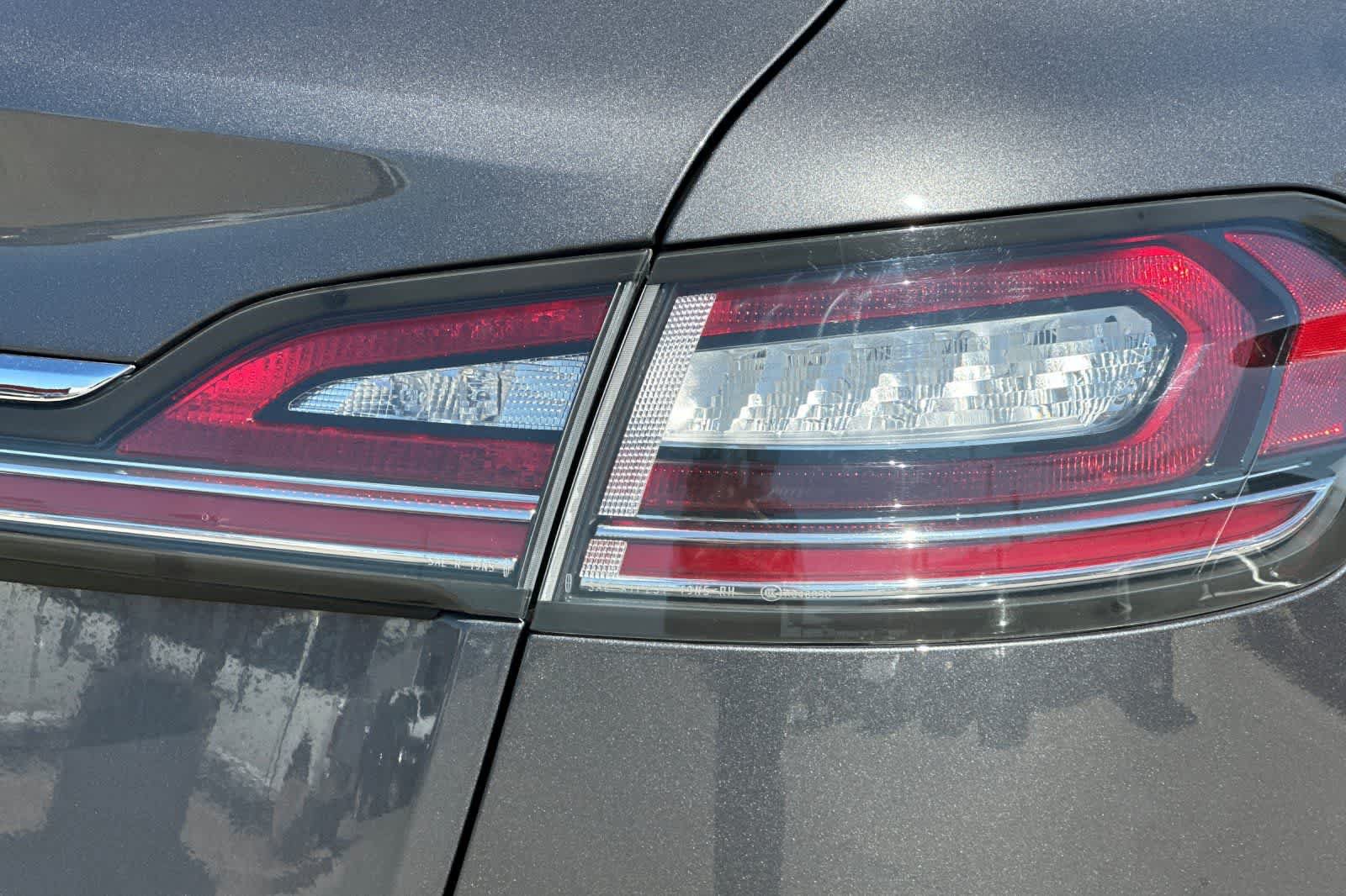 Used 2022 Lincoln Nautilus FWD w/ Premium Package image 36