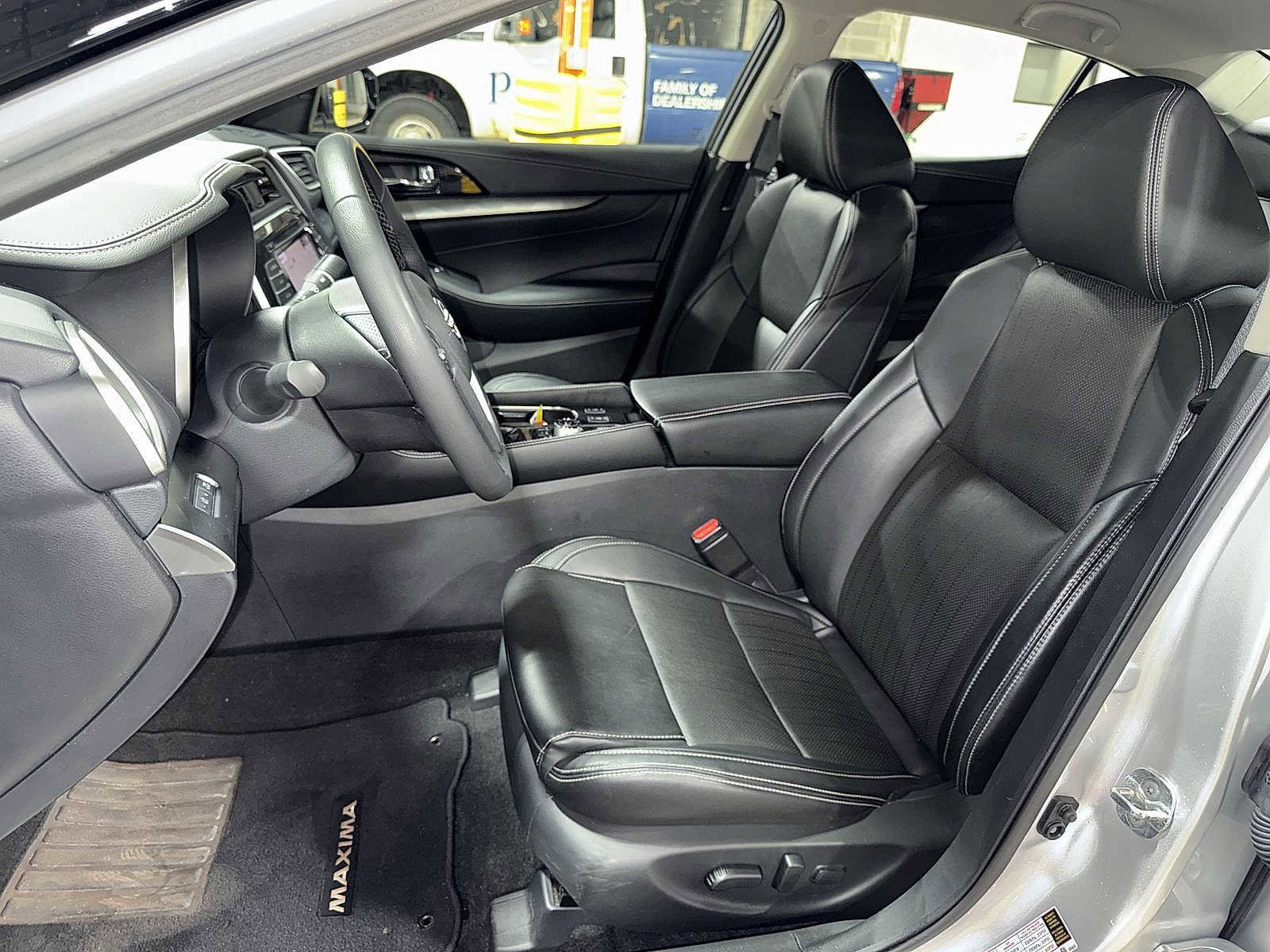 Used 2023 Nissan Maxima SV FWD image 15