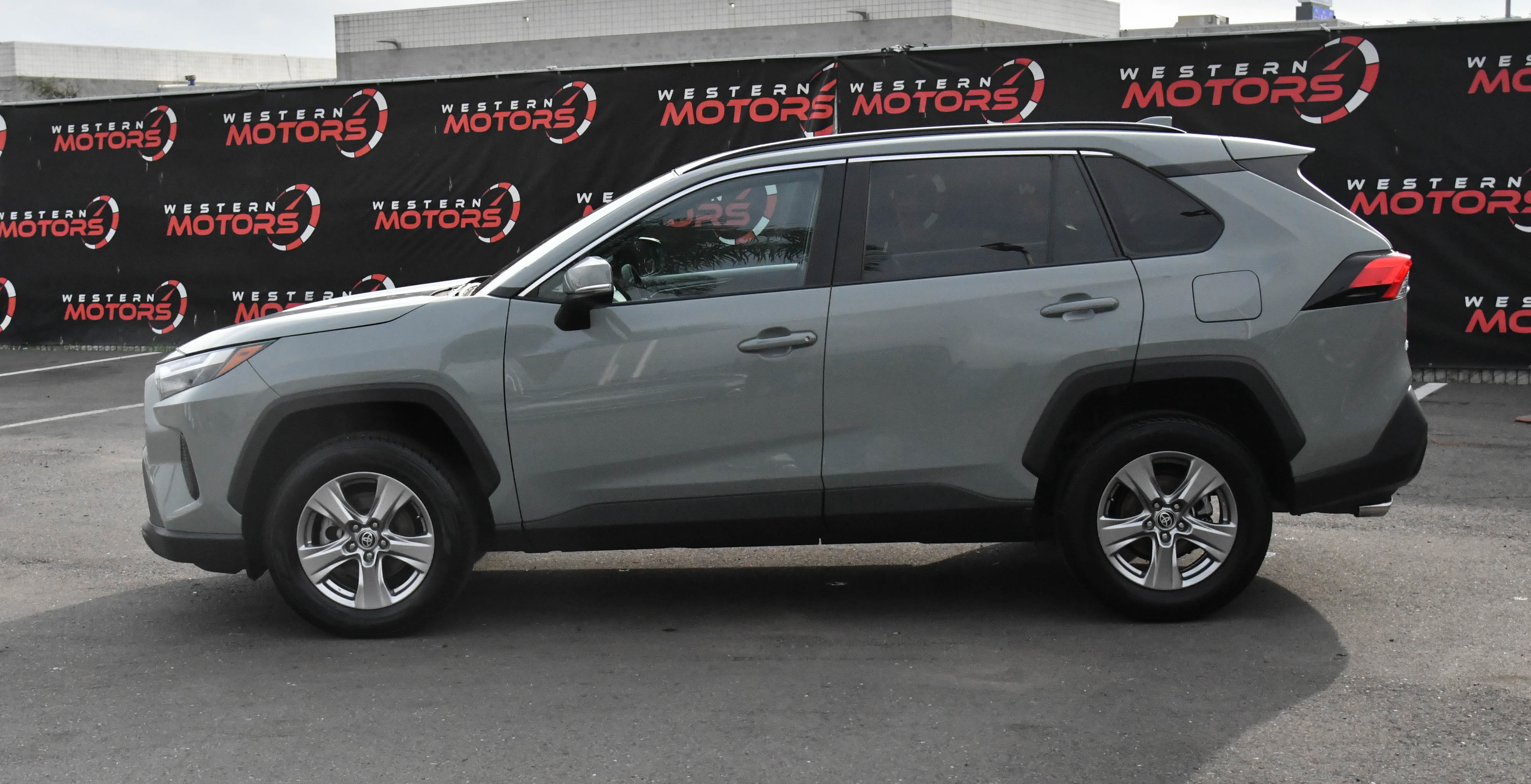 Used 2023 Toyota RAV4 XLE image 4