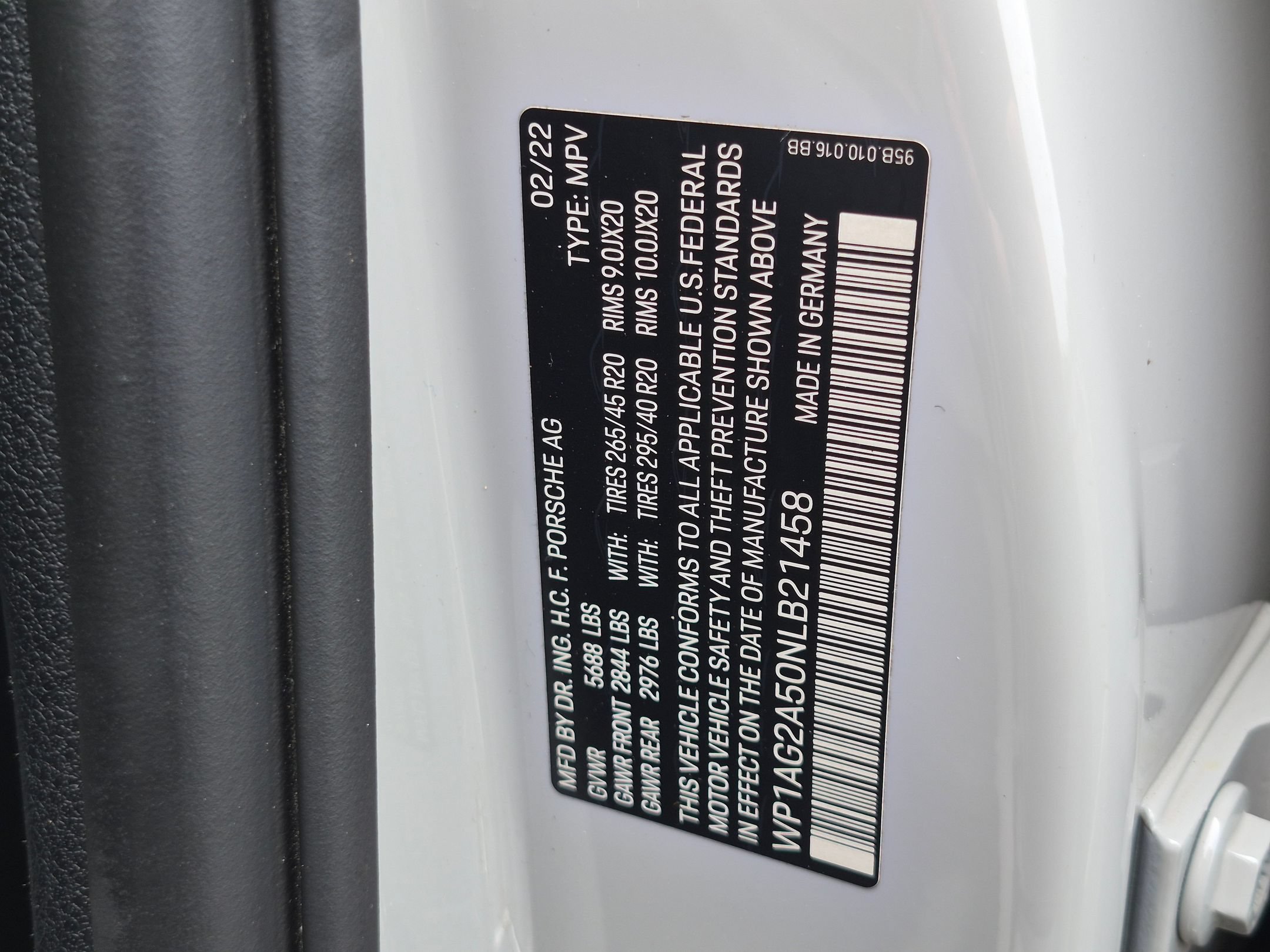 Certified 2022 Porsche Macan S AWD/4WD image 37