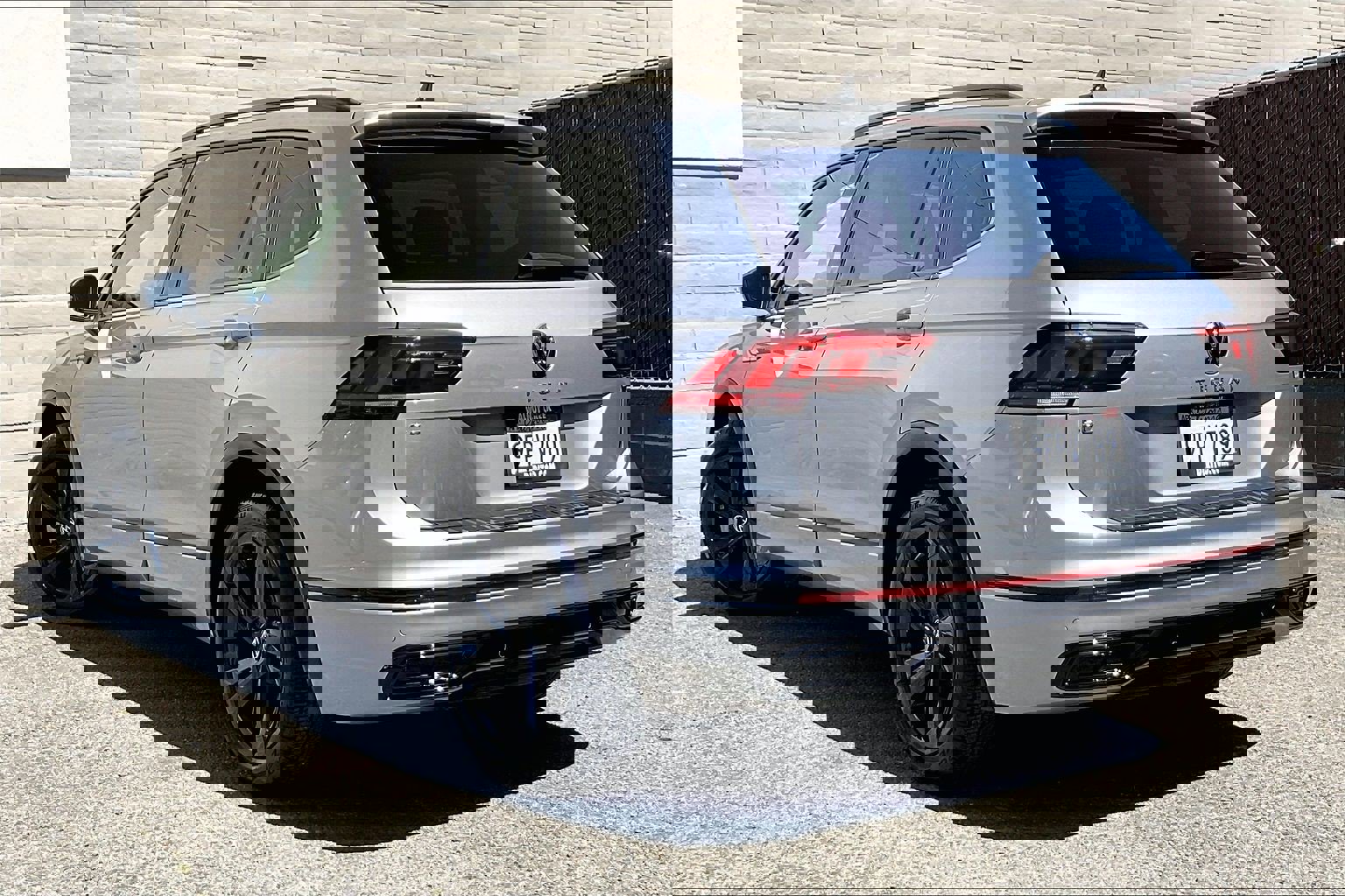 Certified 2023 Volkswagen Tiguan SE R-Line image 10