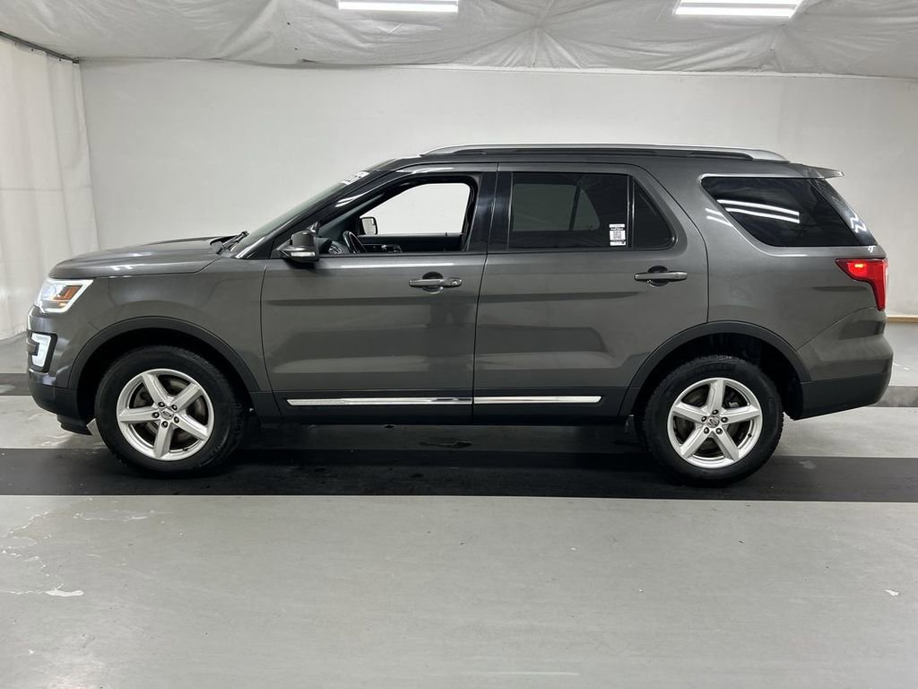 Used 2017 Ford Explorer XLT w/ Equipment Group 201A image 6