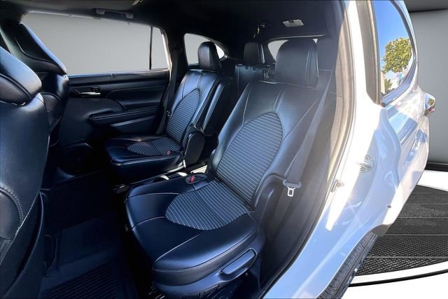 Used 2022 Toyota Highlander XSE image 22