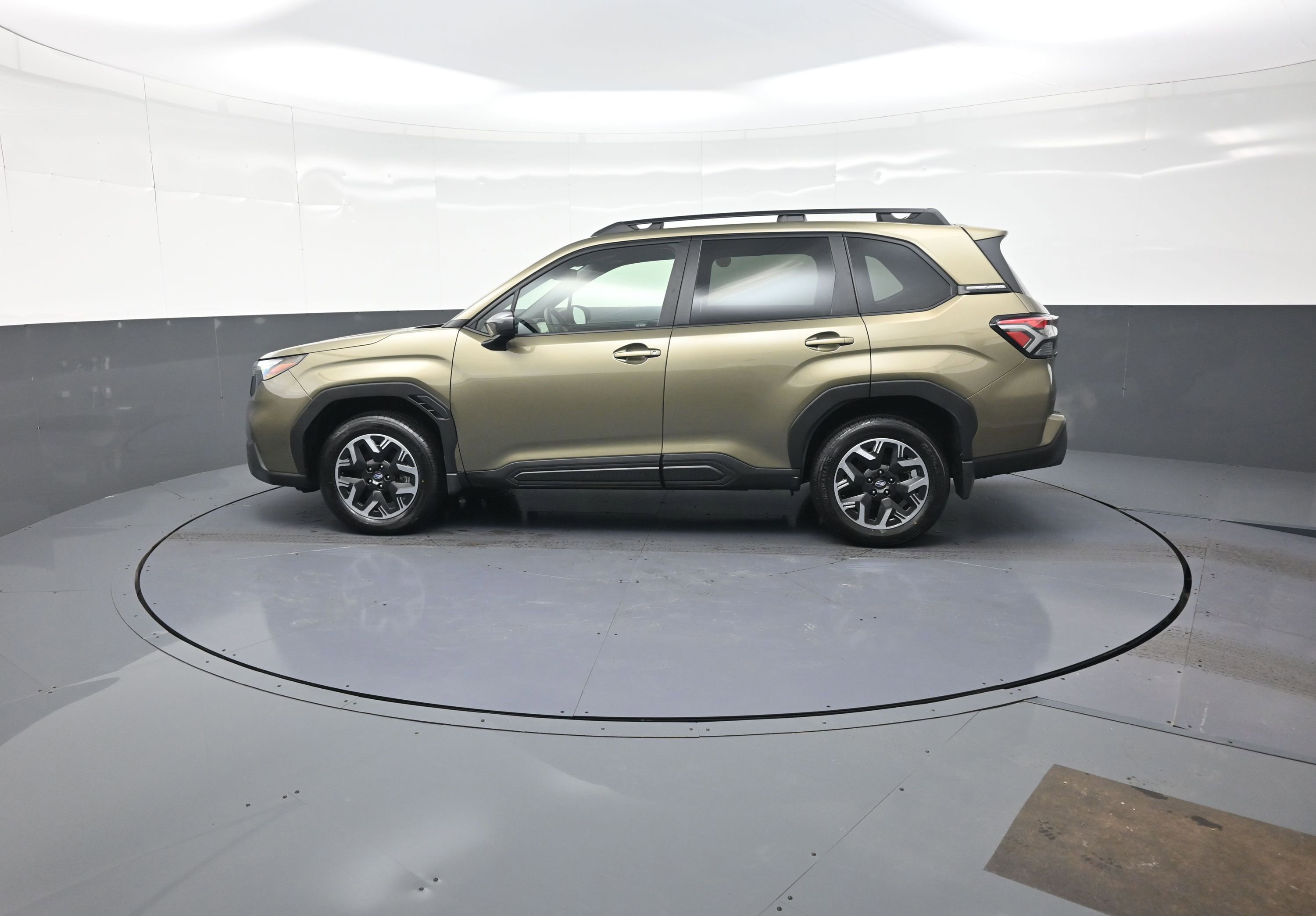 Used 2025 Subaru Forester Premium image 6