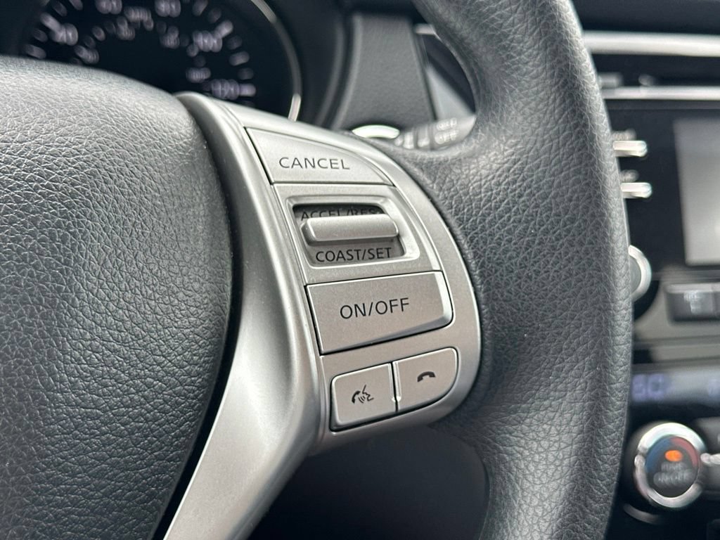 Used 2016 Nissan Rogue SV FWD image 21