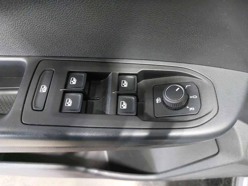 Used 2025 Volkswagen Taos SE AWD/4WD image 28