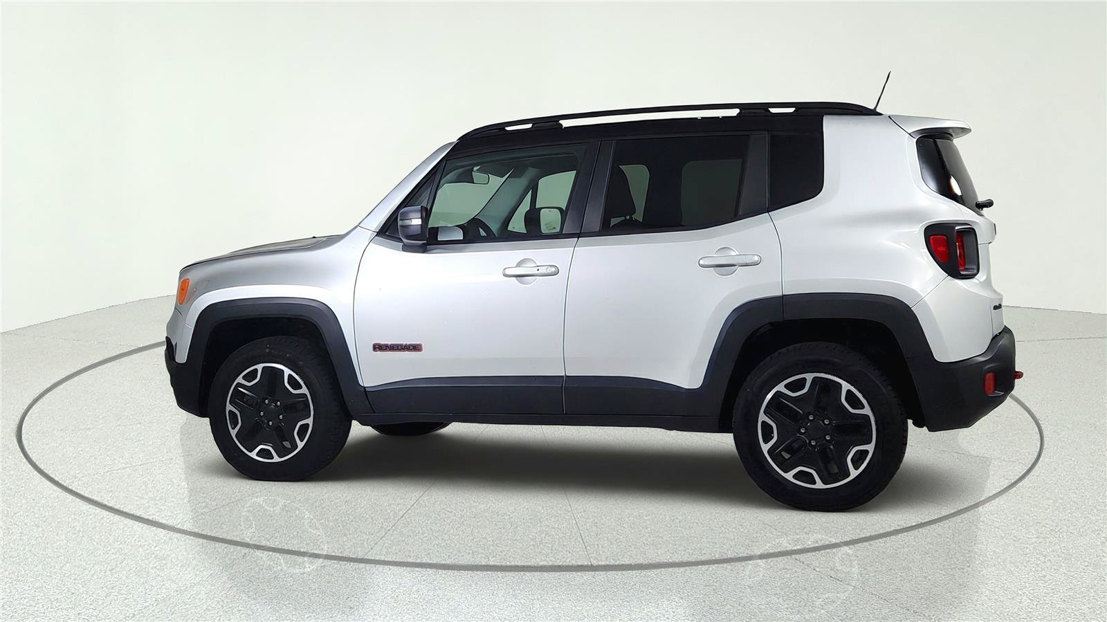 Used 2016 Jeep Renegade Trailhawk AWD/4WD image 4