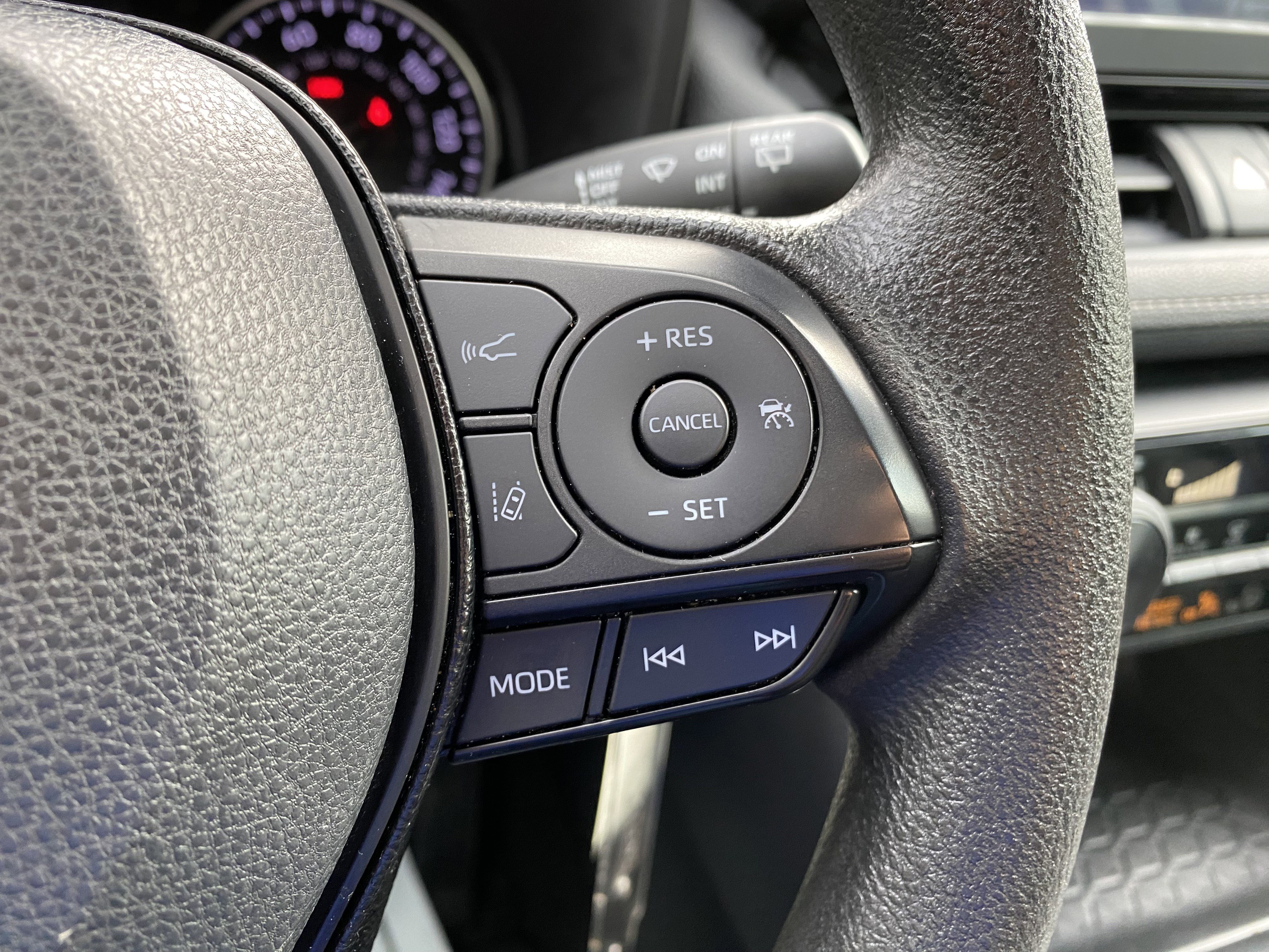 Used 2021 Toyota RAV4 LE image 20