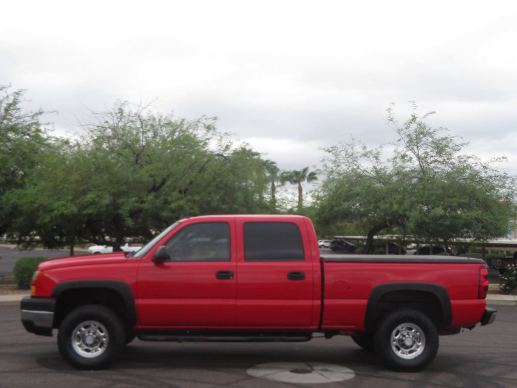 Used 2006 Chevrolet Silverado 2500 LT w/ Heavy-Duty Power Package AWD/4WD image 2