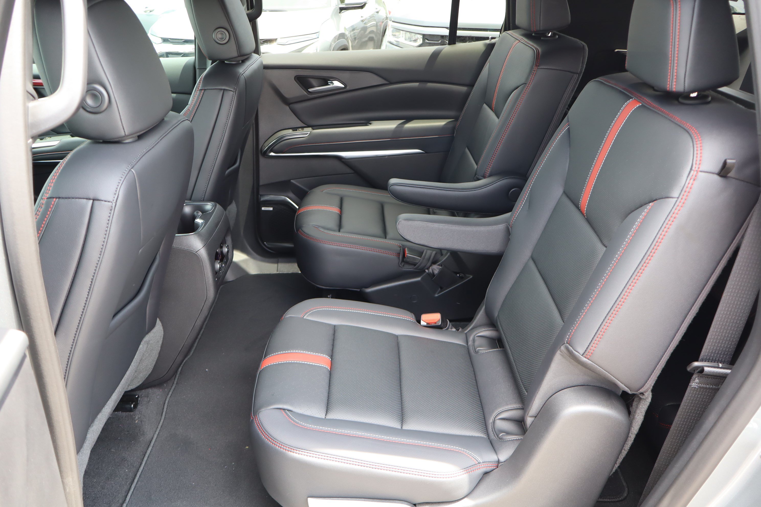 New 2026 Chevrolet Traverse RS w/ LPO, Cargo Package FWD image 21