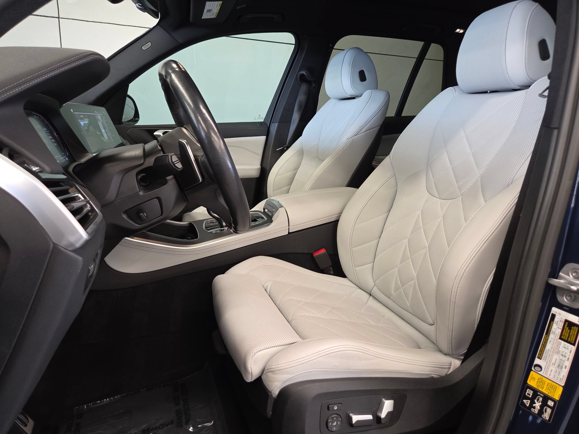 Used 2023 BMW X5 xDrive40i w/ M Sport Package AWD/4WD image 5