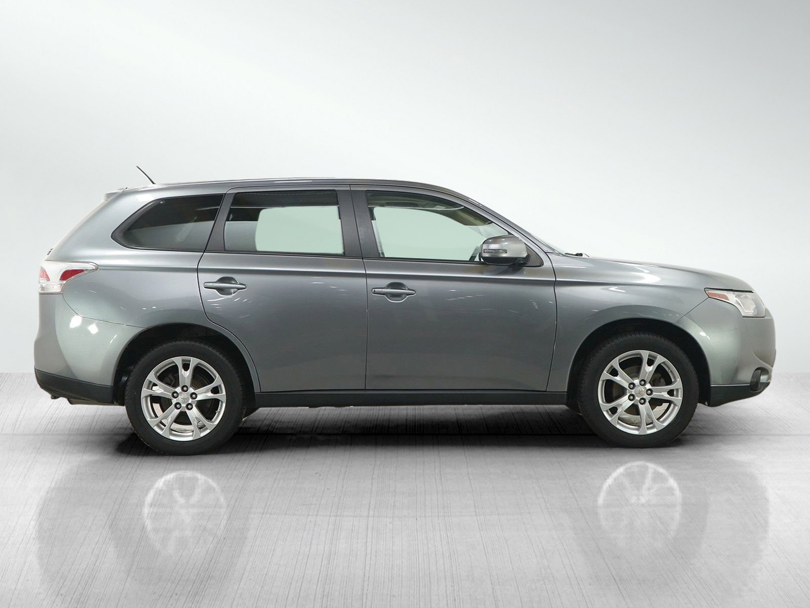 Used 2014 Mitsubishi Outlander SE AWD/4WD image 6