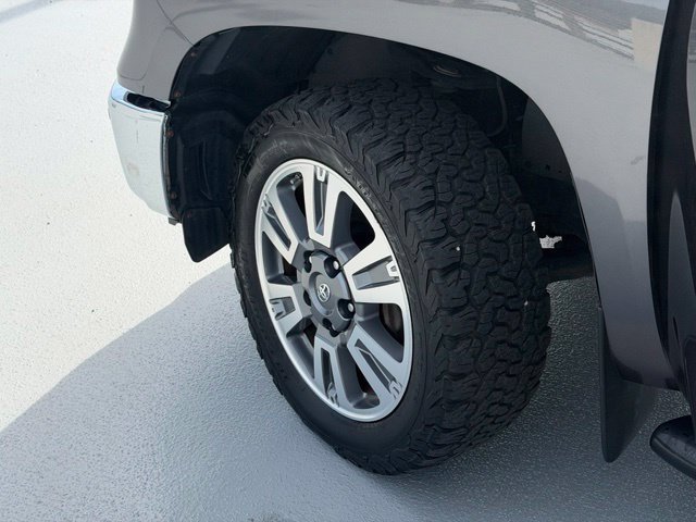 Used 2015 Toyota Tundra Limited w/ Limited Premium Package AWD/4WD image 23