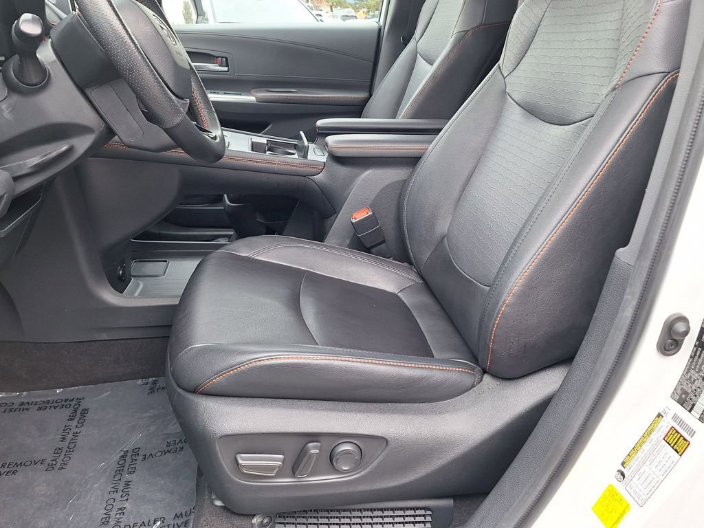 Used 2023 Toyota Sienna XSE w/ XSE Plus Package image 11