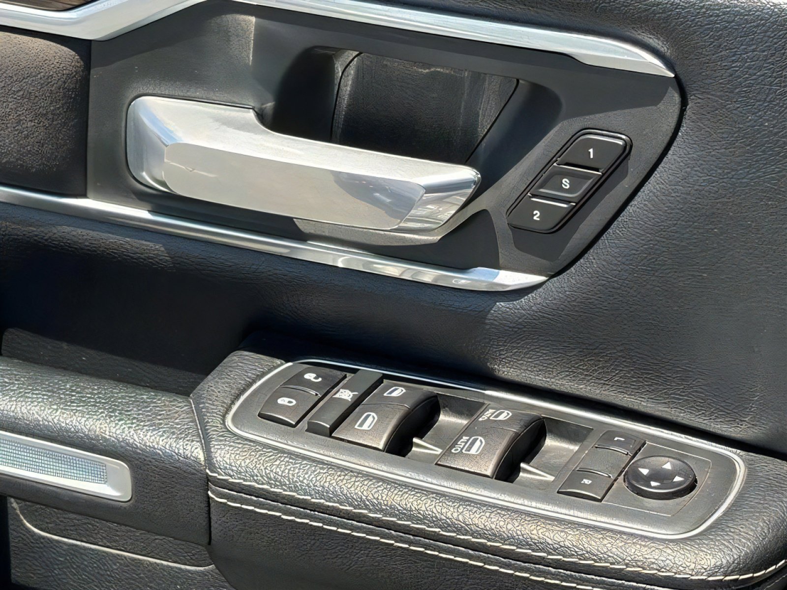 Used 2020 RAM 1500 Laramie AWD/4WD image 15