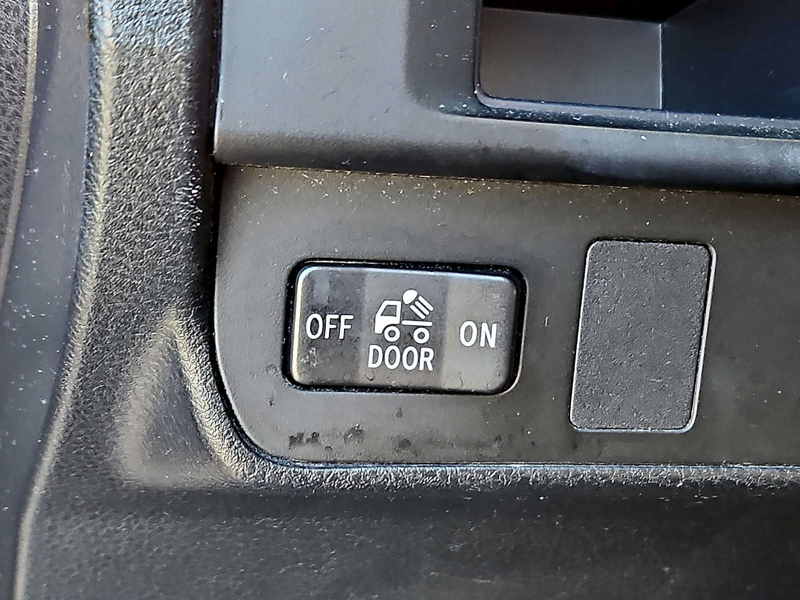 Used 2017 Toyota Tacoma SR5 w/ Tow Package AWD/4WD image 22