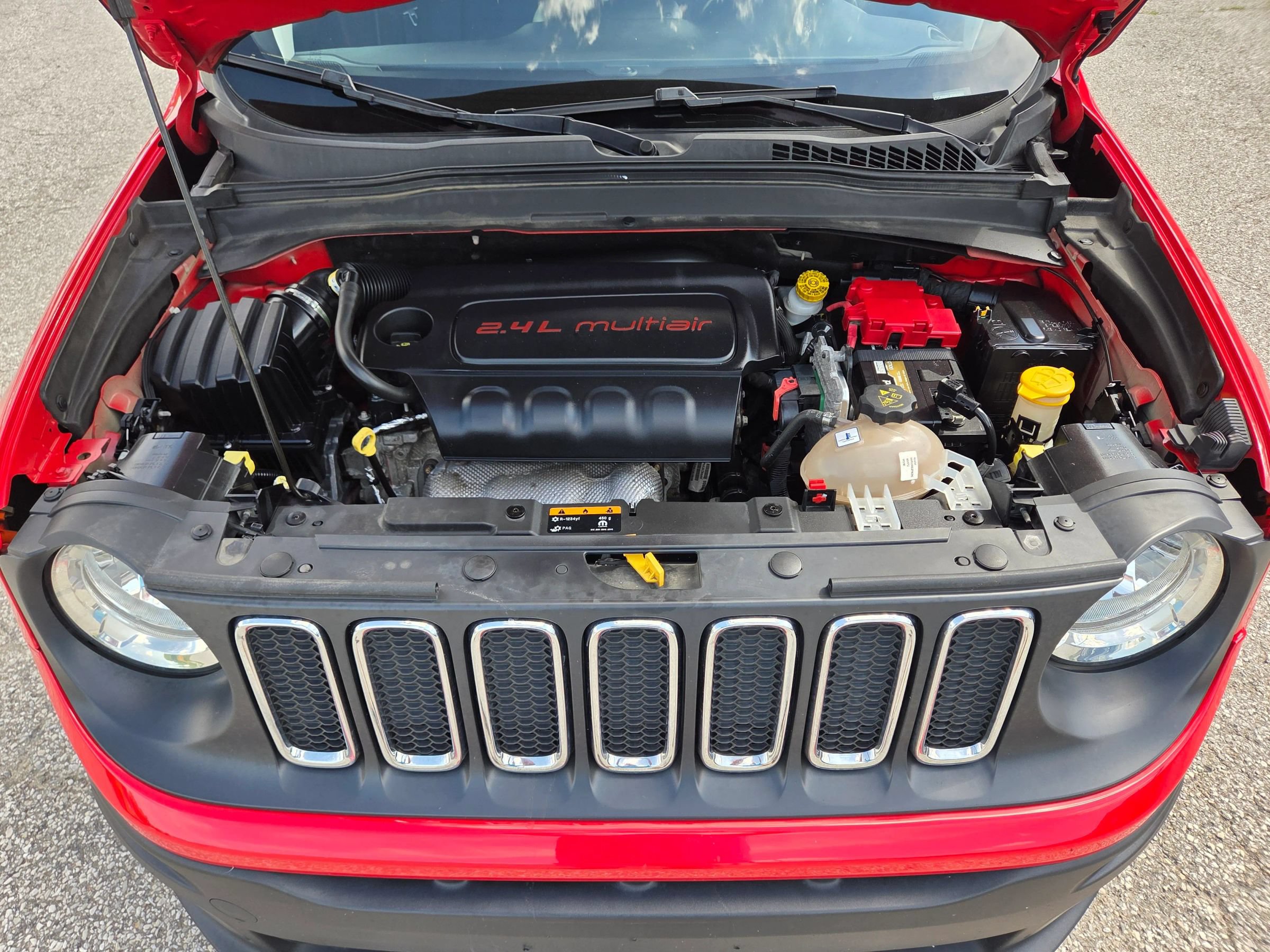 Used 2018 Jeep Renegade Latitude w/ Cold Weather Group AWD/4WD image 23
