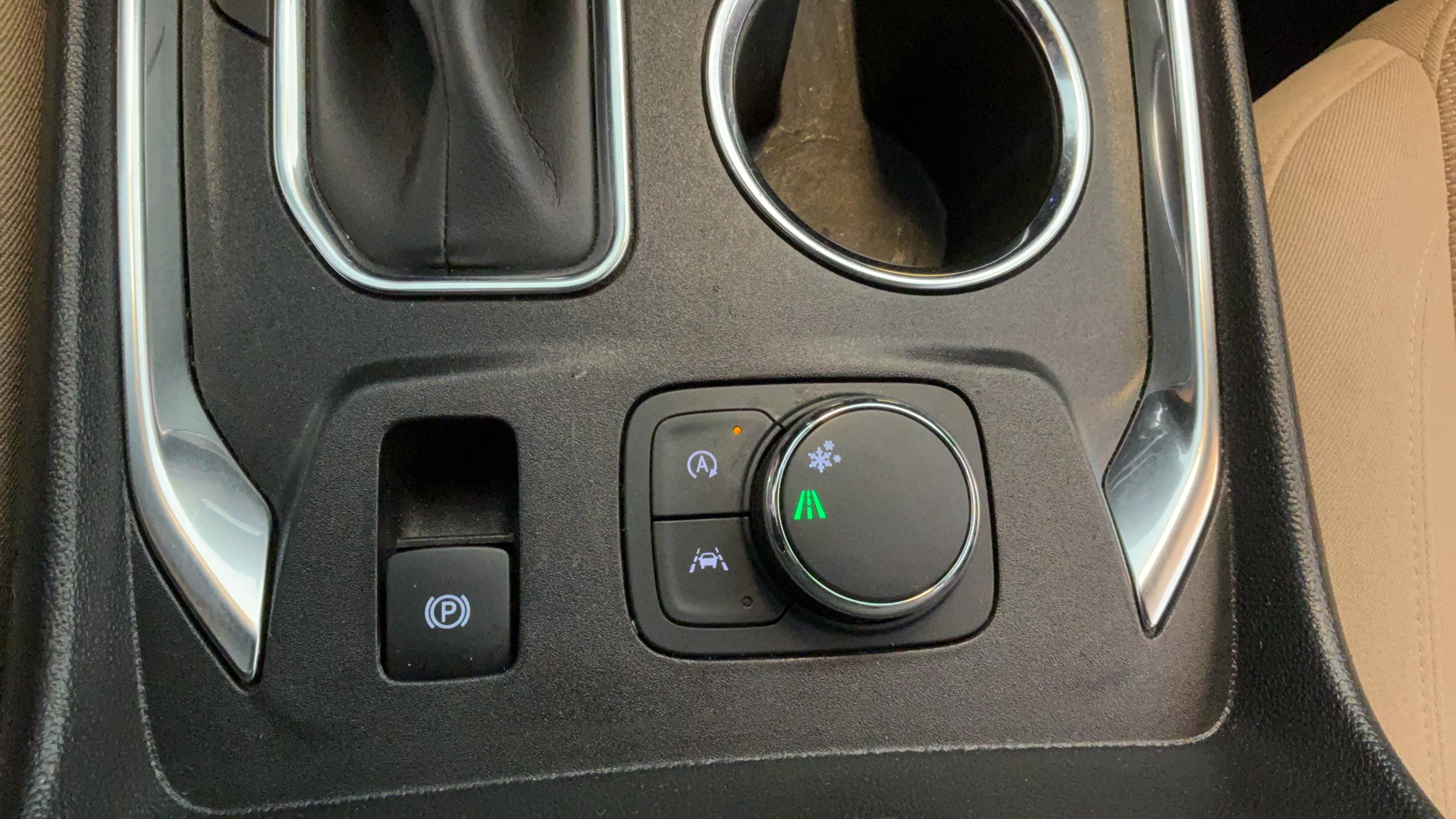 Used 2022 Chevrolet Traverse LS FWD image 15