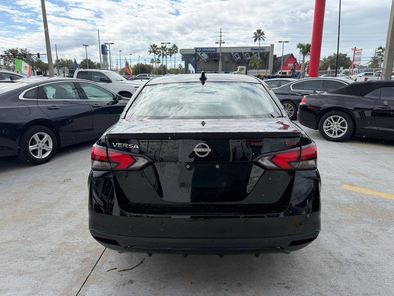 Used 2024 Nissan Versa SR image 3