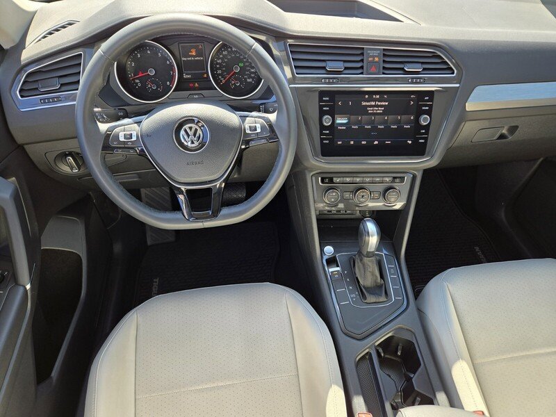 Used 2020 Volkswagen Tiguan SE w/ Panoramic Sunroof Package FWD image 13