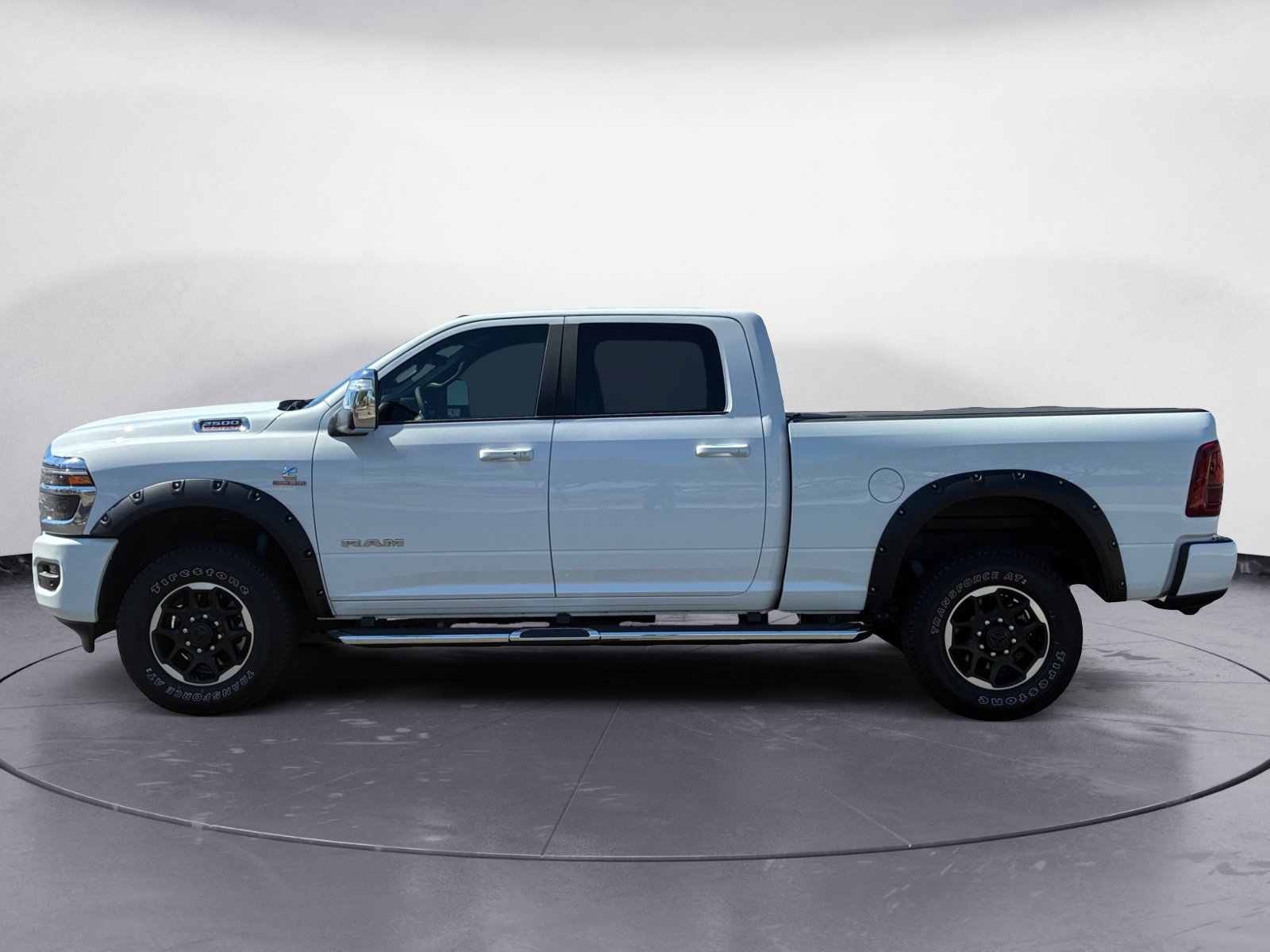Used 2025 RAM 2500 Laramie AWD/4WD image 3